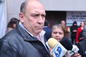 Injusto aumentar cuotas de salud a maestros y servidores públicos.