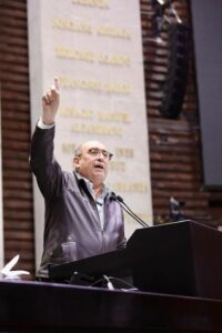 Rubén Moreira propone garantizar 60 litros diarios de agua como derecho constitucional